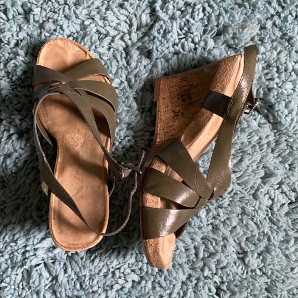 AEROSOLES green & cork wedges
